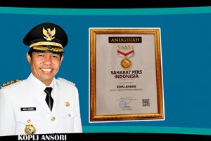 Bupati Lebong Mendapat Anugerah “Sahabat Pers Indonesia” dari SMSI Pusat